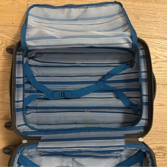 Delsey Hardshell Carry On Suitcase - Picture 2 of 5
